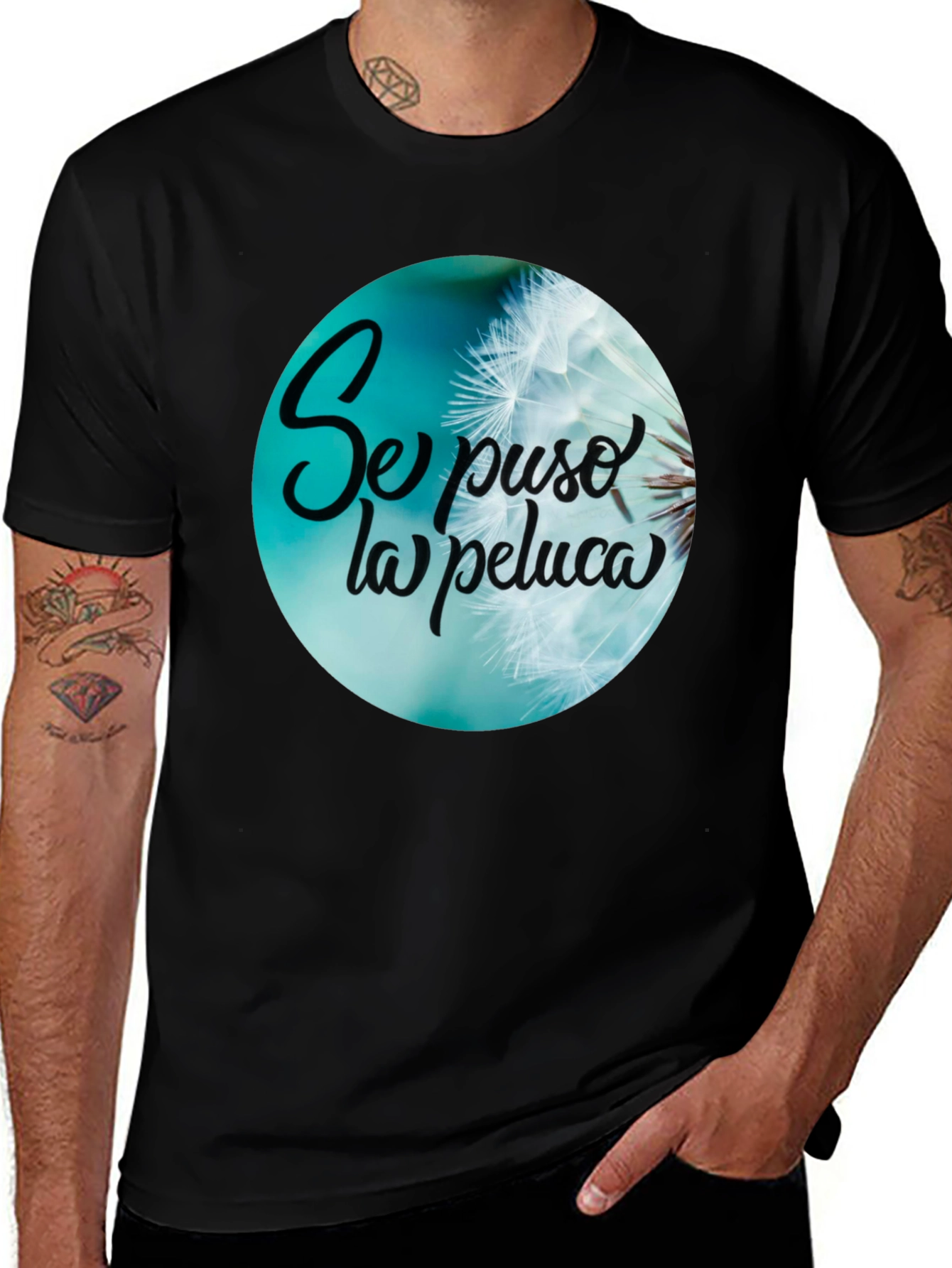 Se Puso La Peluca Graphic Tee - Dandelion Design